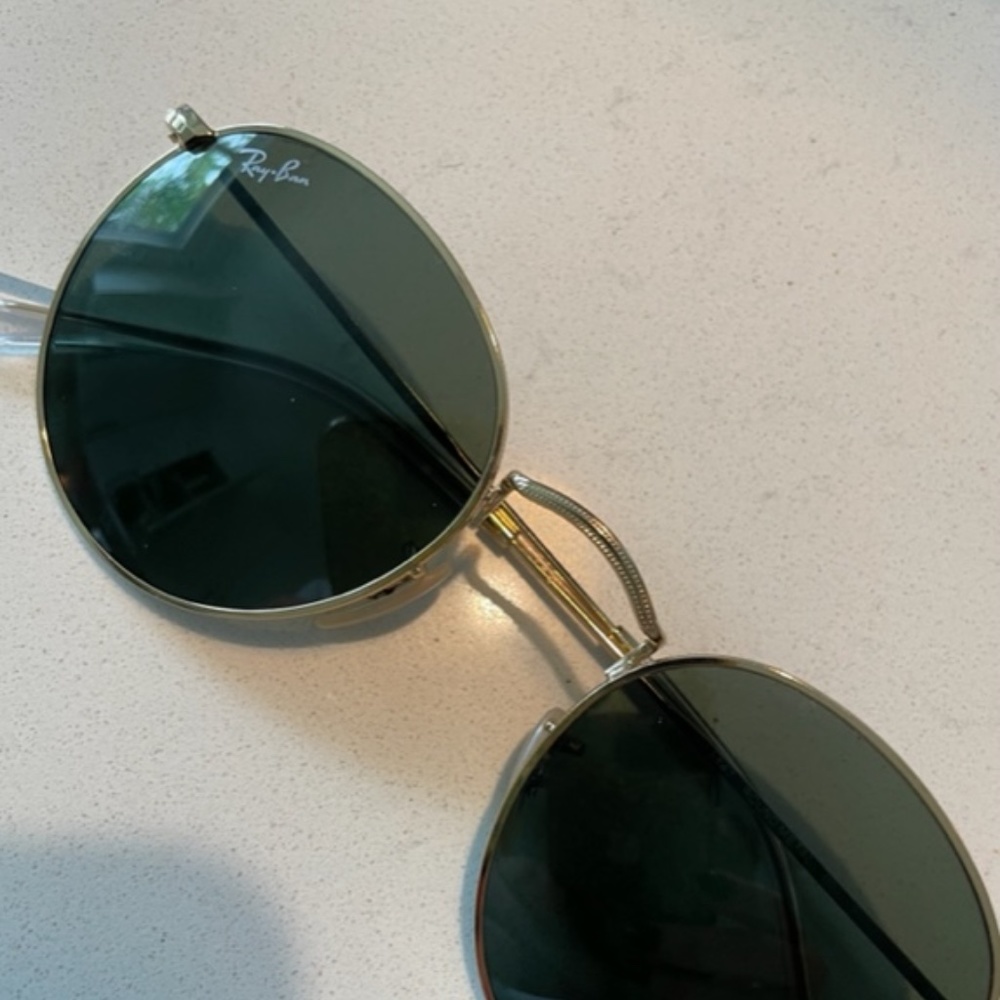 Round Gold Framed Ray-Ban Sunglasses